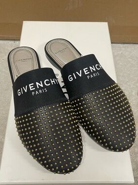💯 AUTHENTIC Givenchy Bedford Studded Mule Slides – Size 35